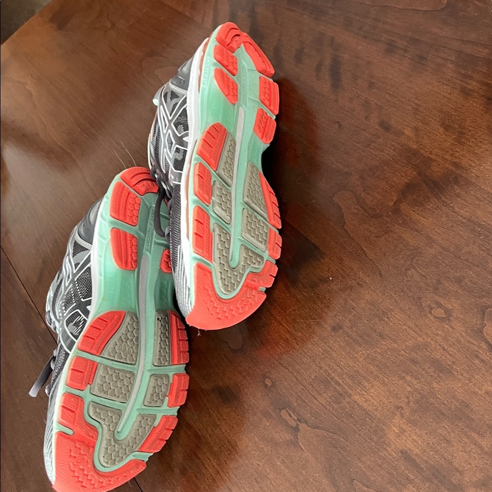 ASICS Stylish Women's Running Shoes - Gray and light green - Picture 4 of 4